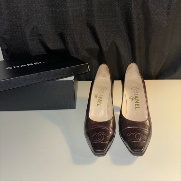 Vintage Chanel Double CC Cap Toe Lambskin Heel Pumps 
Dark Brown - Picture 16 of 16